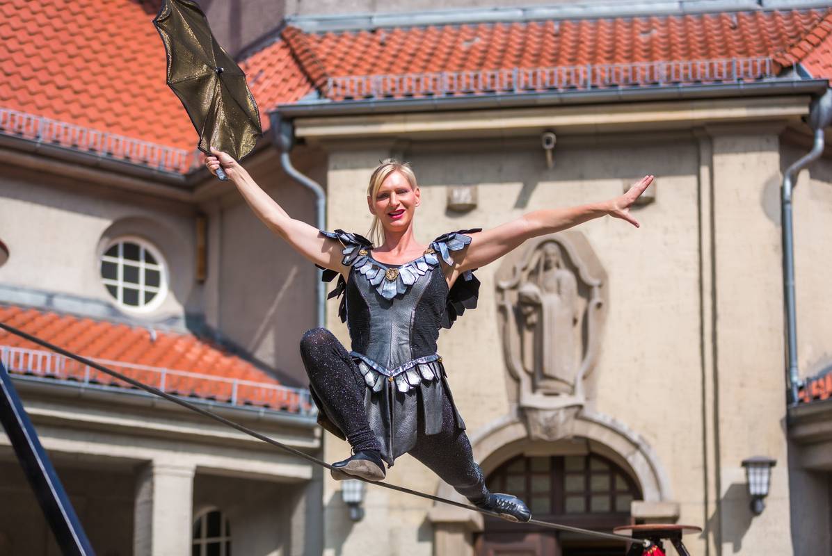 Mariann Engels | Seilartistik | Programm 'Mittelaltershow Lady Mariann'