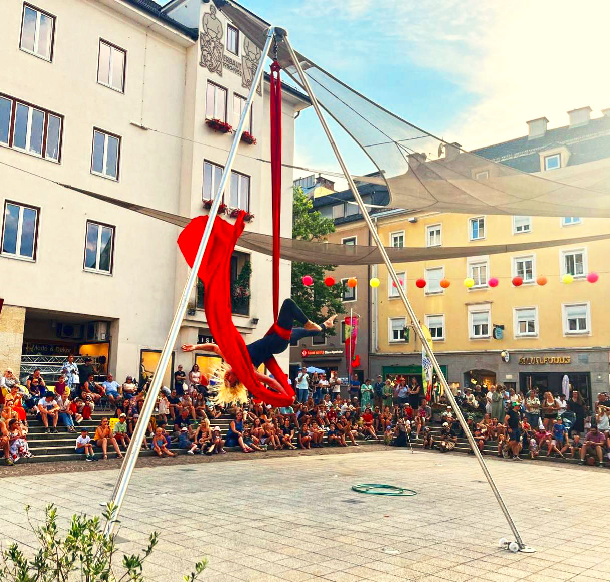 Mariann Engels | Tuch Performance, Luftakrobatik