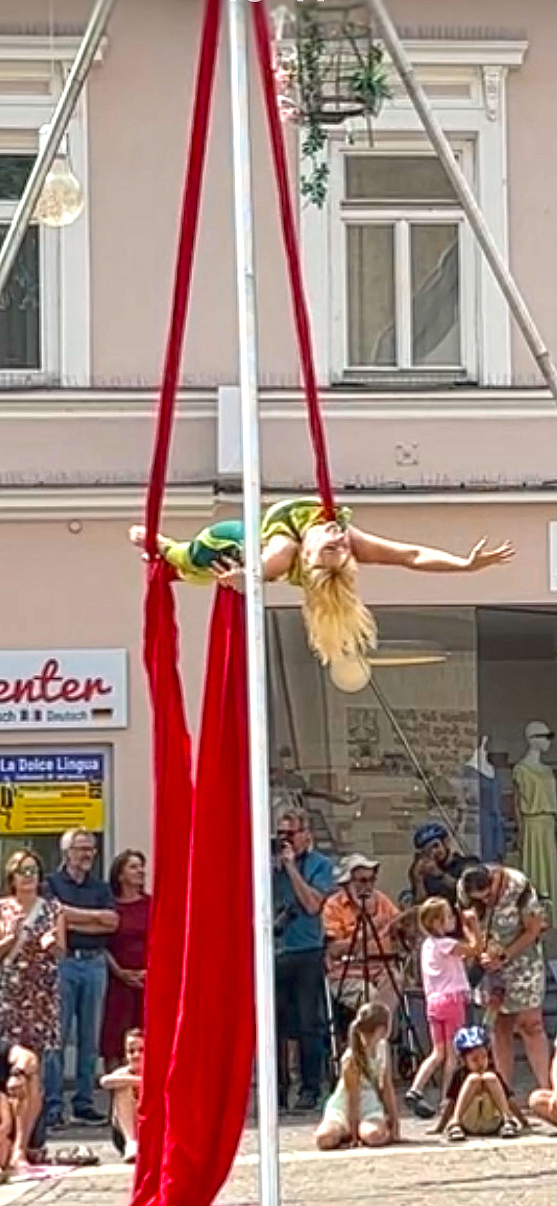 Mariann Engels | Tuch Performance, Luftakrobatik