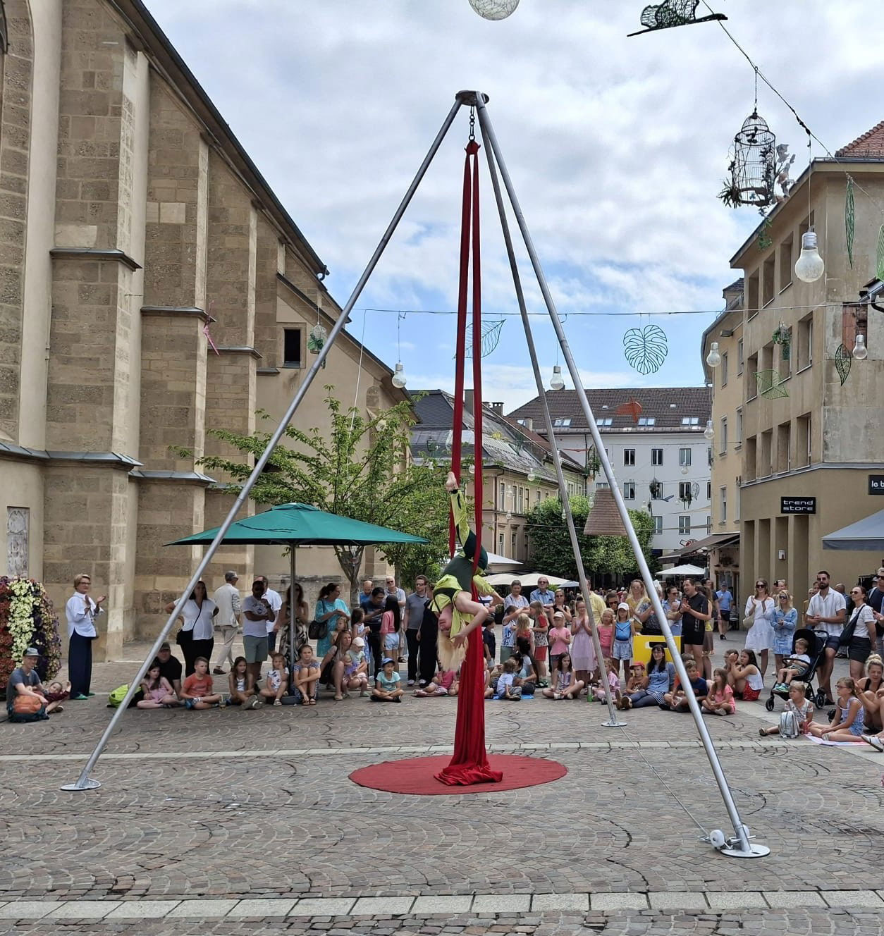 Mariann Engels | Tuch Performance, Luftakrobatik